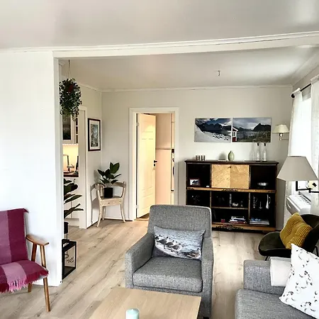 펜션 Koselig Nyrestaurert Hus Med Flott Utsikt! 레이네