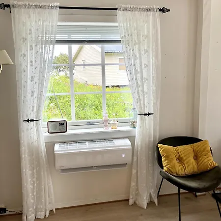 Charming Newly Renovated House With Stunning Views! *