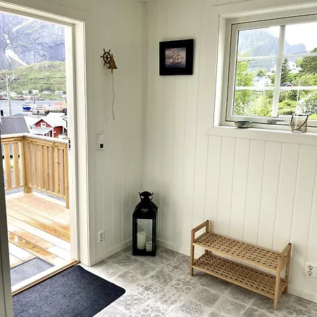 Charming Newly Renovated House With Stunning Views!
