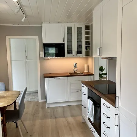 Charming Newly Renovated House With Stunning Views! *