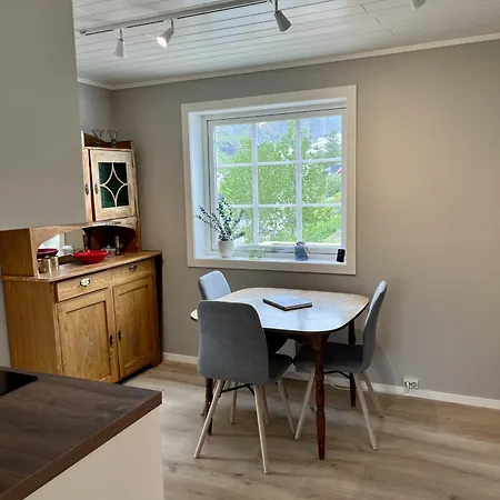 Charming Newly Renovated House With Stunning Views! ריינה